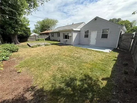 26 Flora Ave, Woonsocket, RI 02895 photo 18