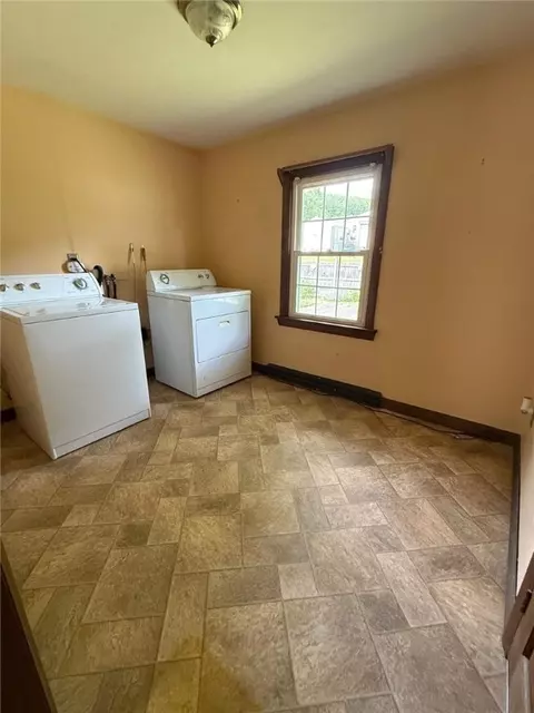 26 Flora Ave, Woonsocket, RI 02895 photo 9