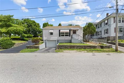 26 Kenwood St, Woonsocket, RI 02895