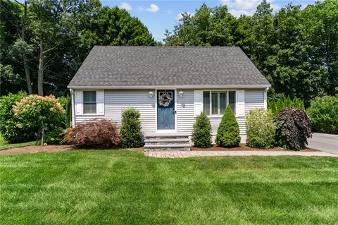 32 Spencer Rd, Greenville, RI 02828