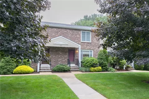111 Smith Ave #7, Greenville, RI 02828