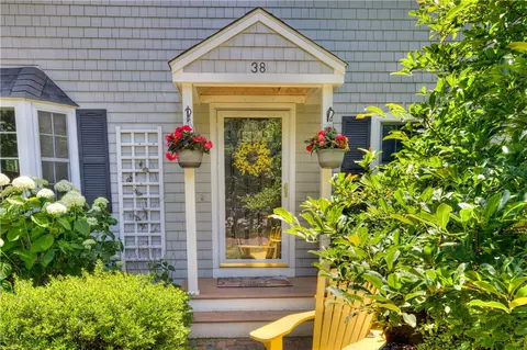 38 Highland Ave, Barrington, RI 02806