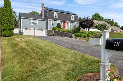 18 Valley Stream Dr, Cumberland, RI 02864