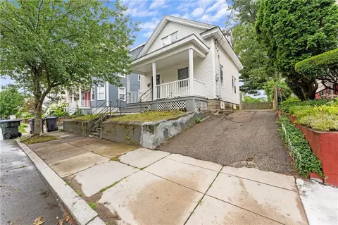 31 Stadden St, Providence, RI 02907