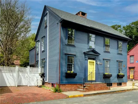 42 Second St, Newport, RI 02840