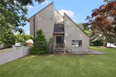 1 Charity Dr, Warren, RI 02885