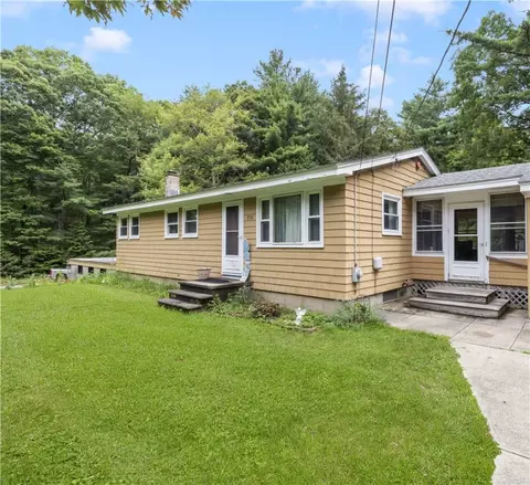 226 Westcott Rd, Scituate, RI 02857