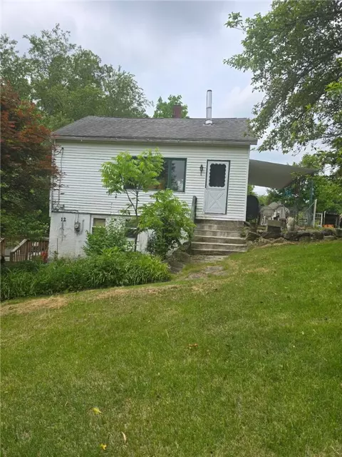 12 Lake Ct, Ashaway, RI 02804