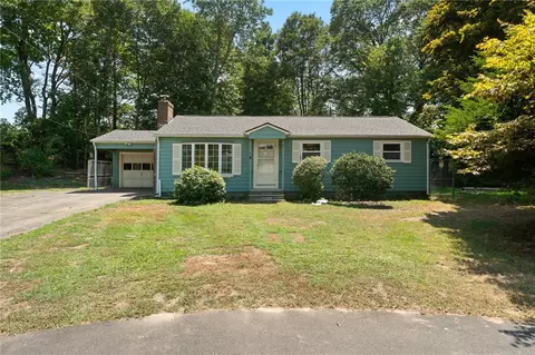 4 Reed Pl, East Greenwich, RI 02818