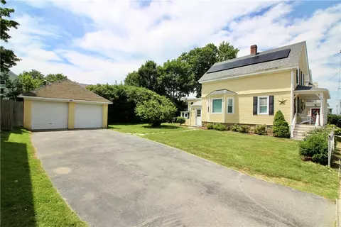 16 Congdon Ave, Newport, RI 02840