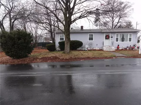 31 Auburn Ave, Johnston, RI 02919