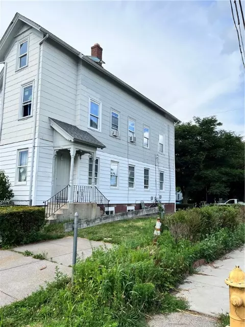 35 Appleton Ave, Pawtucket, RI 02860 photo 3
