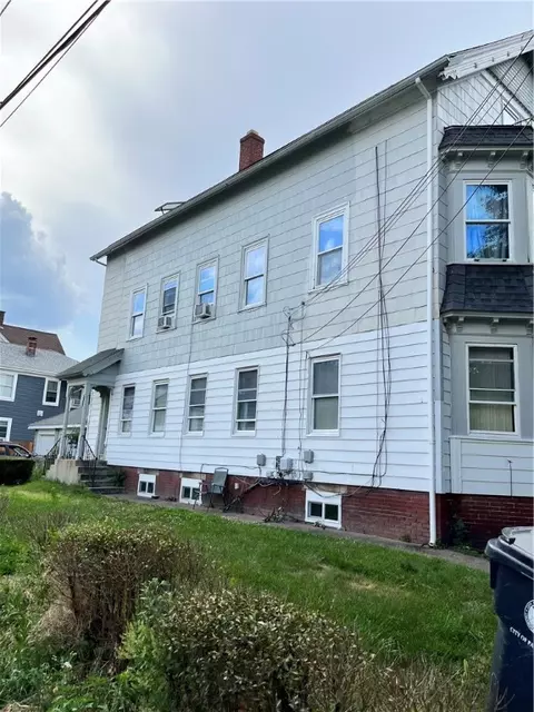 35 Appleton Ave, Pawtucket, RI 02860 photo 4