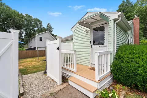 2 Glen Dr, Warwick, RI 02889 photo 9
