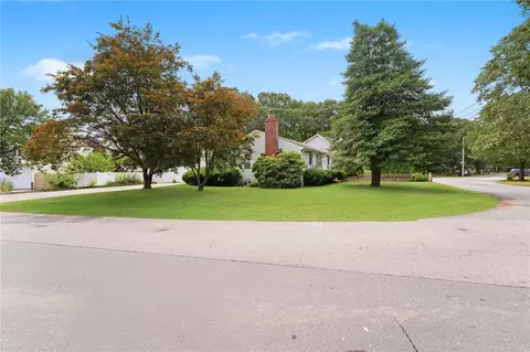 2 Glen Dr, Warwick, RI 02889 photo 2