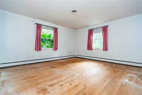 Bedroom - 407 Red Chimney Dr, Warwick, RI 02886 photo 3 of 5