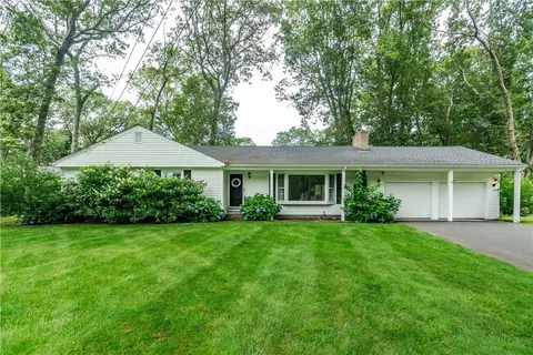 Exterior - 407 Red Chimney Dr, Warwick, RI 02886 photo 2 of 8