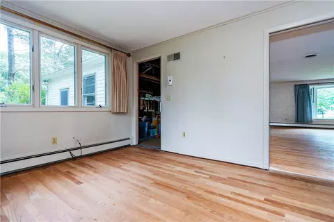 Living - 407 Red Chimney Dr, Warwick, RI 02886 photo 8 of 9