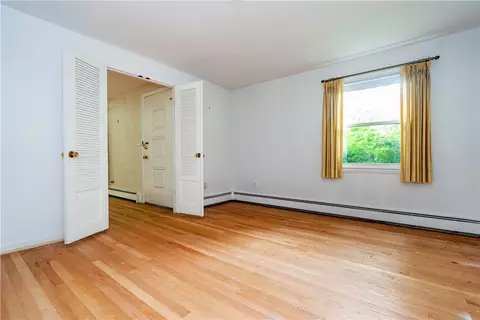 Living - 407 Red Chimney Dr, Warwick, RI 02886 photo 9 of 9