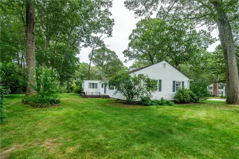 Exterior - 407 Red Chimney Dr, Warwick, RI 02886 photo 7 of 8