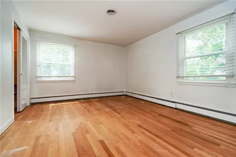 Bedroom - 407 Red Chimney Dr, Warwick, RI 02886 photo 1 of 5