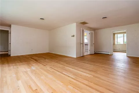 Living - 407 Red Chimney Dr, Warwick, RI 02886 photo 4 of 9