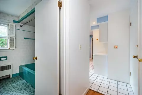 Entry Way - 407 Red Chimney Dr, Warwick, RI 02886 photo 1 of 5