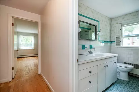 Entry Way - 407 Red Chimney Dr, Warwick, RI 02886 photo 2 of 5