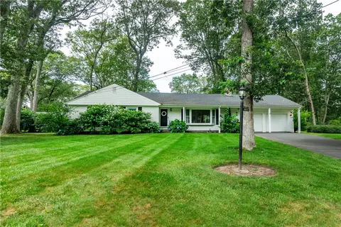 407 Red Chimney Dr, Warwick, RI 02886
