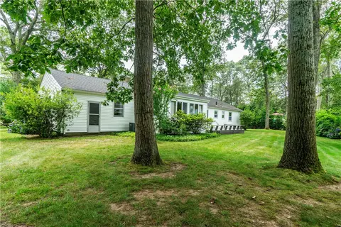 Exterior - 407 Red Chimney Dr, Warwick, RI 02886 photo 4 of 8