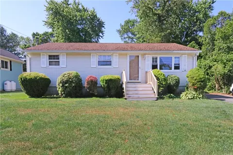 27 Louise Dr, Tiverton, RI 02878