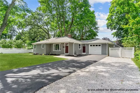 89 Naushon Ave, Warwick, RI 02888