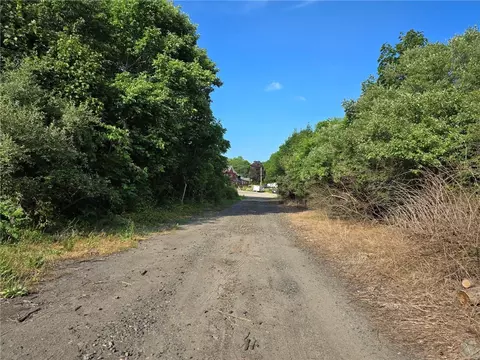 16 Vars Ln, Westerly, RI 02808 photo 2