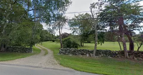 96 Willow Ave, Little Compton, RI 02837