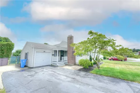 14 Willow Dr, Cranston, RI 02920