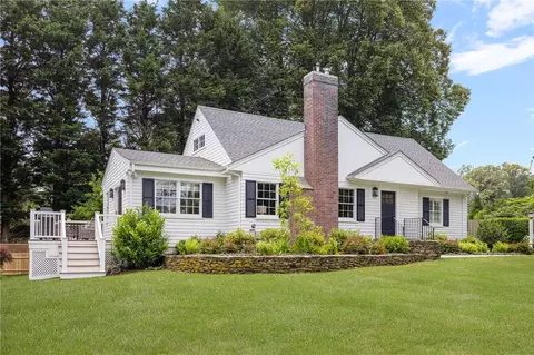 10 Linden Gate Ln, Newport, RI 02840