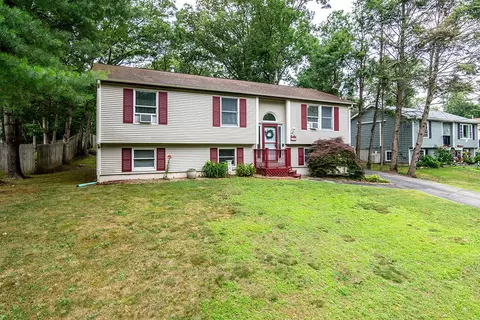 90 Crestwood Dr, West Warwick, RI 02893