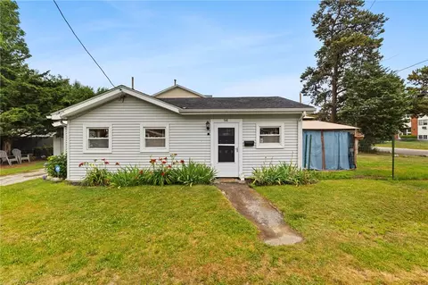 94 Sabin St, Warwick, RI 02888