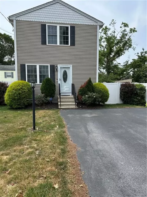 174 Long St, Warwick, RI 02886