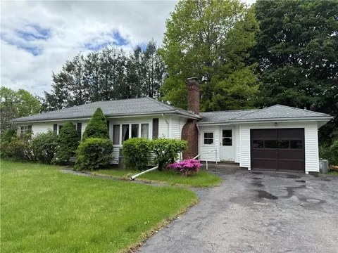 14 Ike St, Cumberland, RI 02864