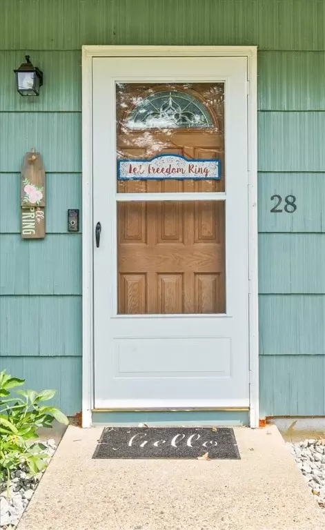 28 Paige Dr, Coventry, RI 02816 photo 2