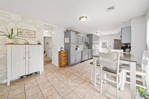 28 Paige Dr, Coventry, RI 02816 photo 7