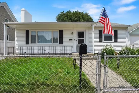 62 Bristol Ave, Pawtucket, RI 02861