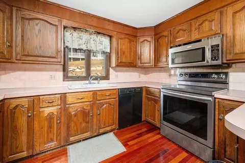 215 Manila Ave, Woonsocket, RI 02895 photo 5