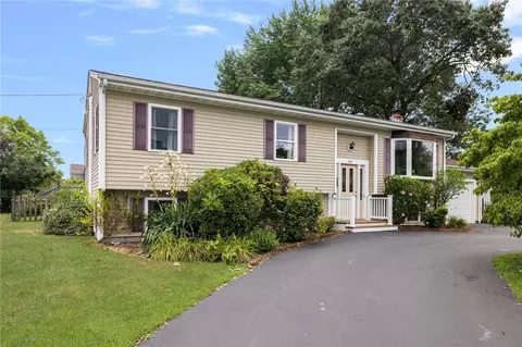 60 Neptune St, Cranston, RI 02920