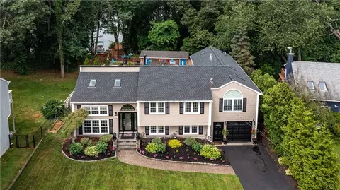 11 Lake Crest Cir, Warwick, RI 02889