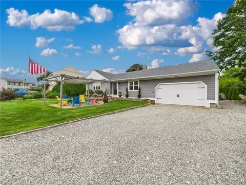 24 E Shore Rd, Narragansett, RI 02882