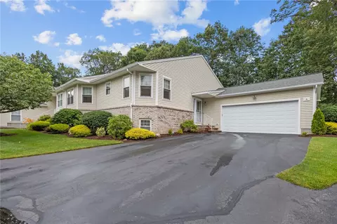 4 Hunters Run, North Providence, RI 02904