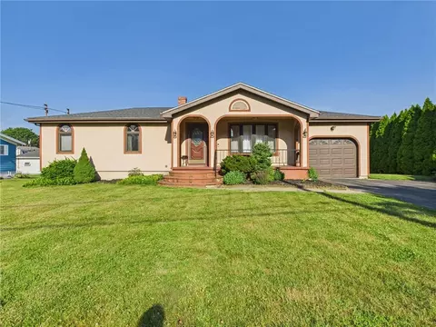 128 Arbor Ter, Tiverton, RI 02878