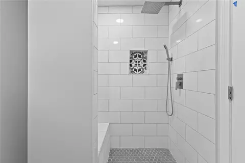 Bath - 3 Riverview Ave, Westerly, RI 02891 photo 2 of 5